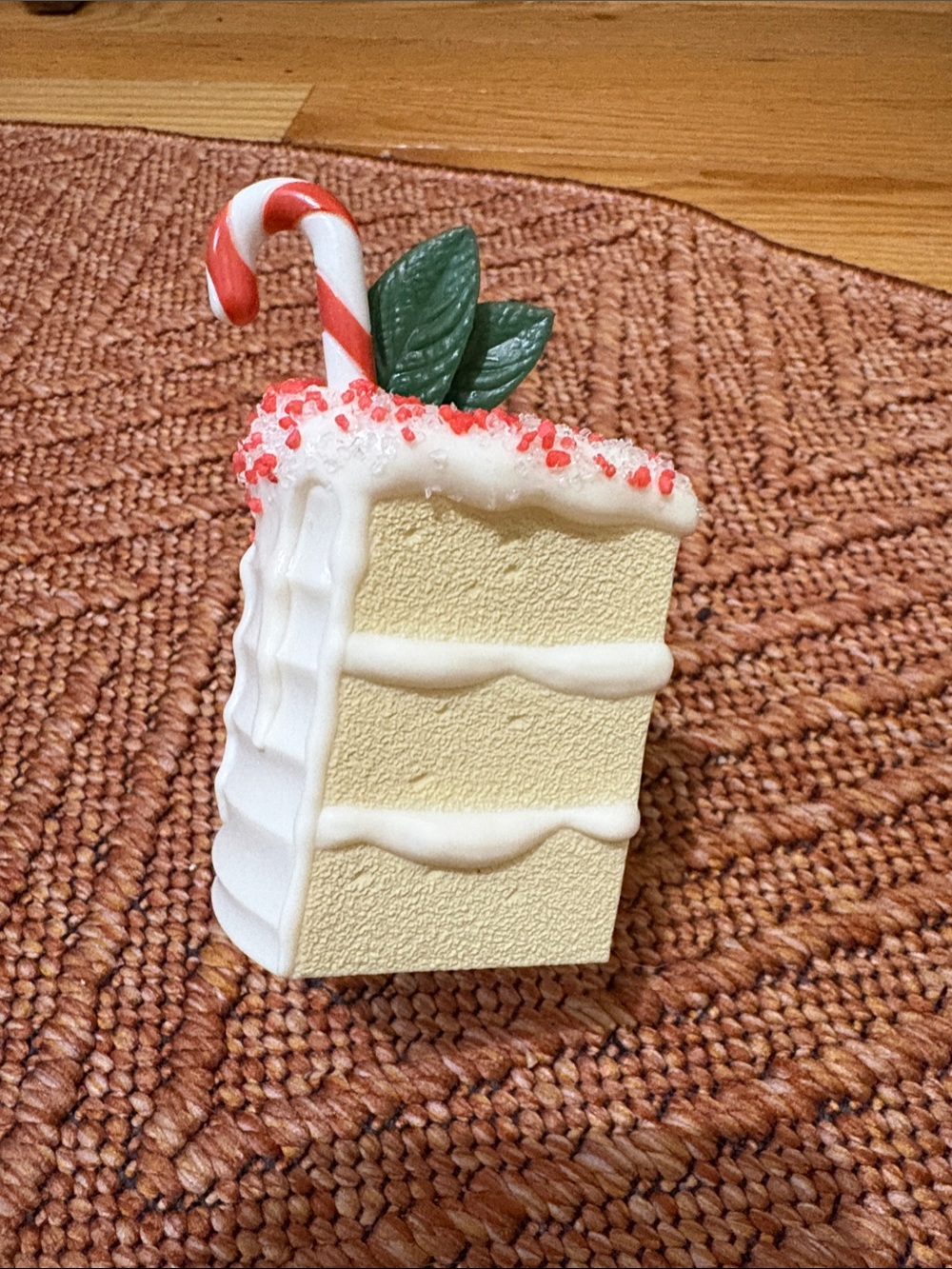 Yankee Candle Holiday Cake Slice lights up scent plug diffuser